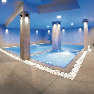 UrbanBay Hotel & Spa