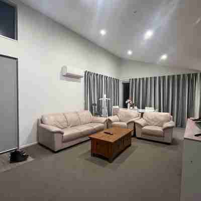 Central City Cozy Queen Room Rooms
