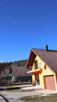 Cozy 3BR Villa near Durmitor National Park - Free WiFi & Parking - Nature Escape فنادق في 