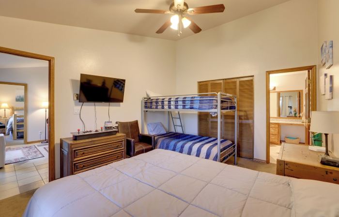 Ski-in/Ski-Out Brian Head Condo w/ Pool Access!