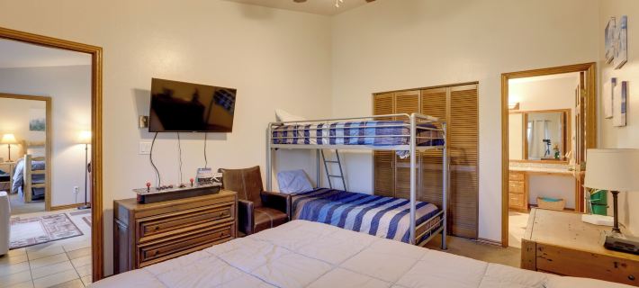 Ski-in/Ski-Out Brian Head Condo w/ Pool Access! Hotele w: Brian Head