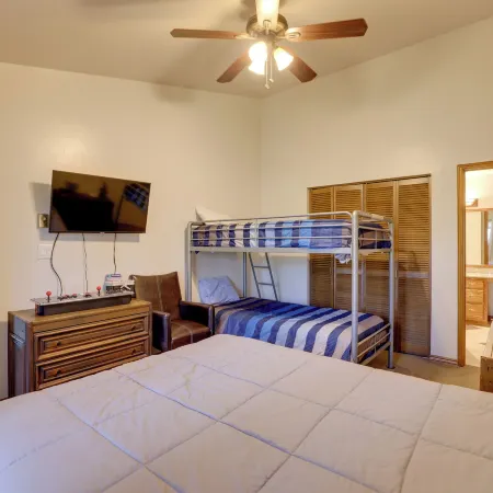 Ski-in/Ski-Out Brian Head Condo w/ Pool Access!