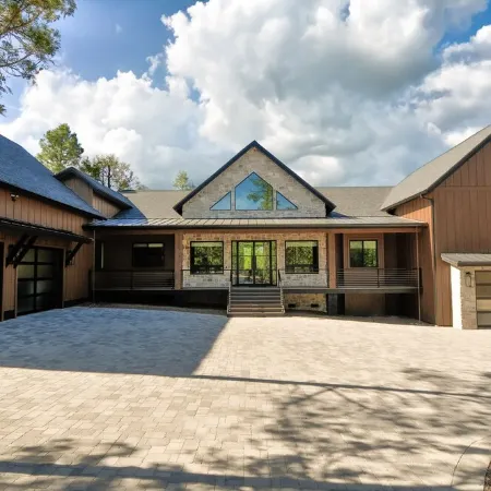 New Lux Cabin! 5500sf / GolfSim / MoviTheatr / HotTub / 4KingStes / Gym&Billiard