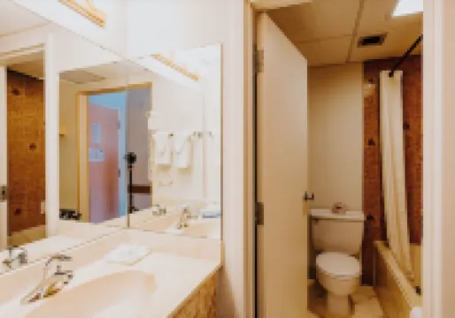 นิว อิมพีเรียล อินน์ โคลด์ เลค