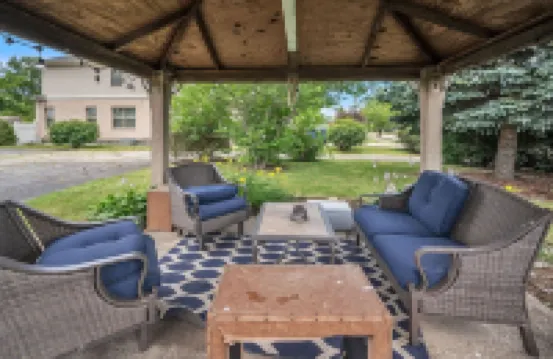 Serene & Charming 5Br des Plaines Getaway 5 Bedroom Home by RedAwning