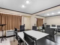 Red Roof PLUS+ Chicago - Hoffman Estates Hotels in Hoffman Estates