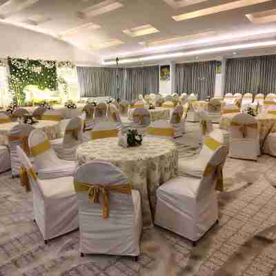 Capitol Hill Dining/Meeting Rooms