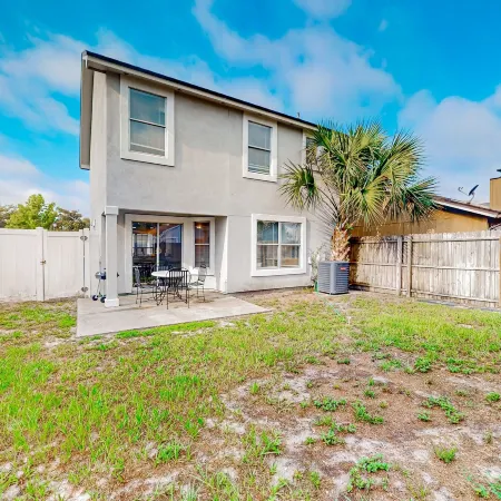 Cozy Spacious Home With Private Backyard and Patio, Near Shopping