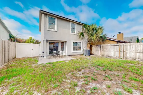 Cozy Spacious Home With Private Backyard and Patio, Near Shopping - Sea View