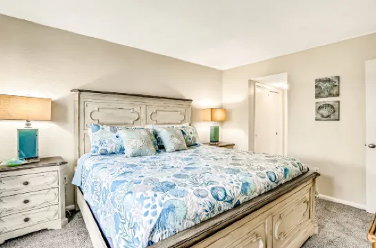 Oceanfront Condo With Pool, Grill, Central AC, Washer/dryer, & Snowbird Friendly