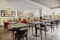 希爾頓逸林康科德市中心飯店 - 早餐