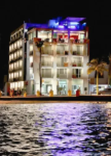 拉巴斯馬雷貢七冠酒店 酒店