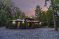 Wine Time Luxury Family Retreat with Heated Pool Hot Tub 4 King Suites Near Broken Bow - Apartments