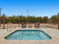 Kozy Hotel Houston North - Rooftop Pools