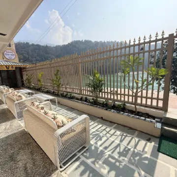 Sharnam On The Ganges