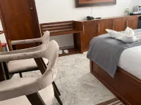 inner pease hotel - Hot Tub
