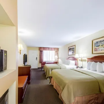 Econo Lodge Inn & Suites