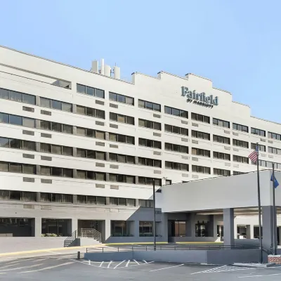Fairfield by Marriott Inn & Suites Charleston Downtown Các khách sạn gần Đại học The Citadel