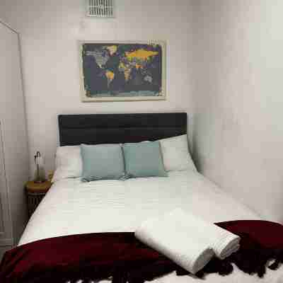 Tranquil Studio Retreat in Dublin 22 with Garden and BBQ Rooms