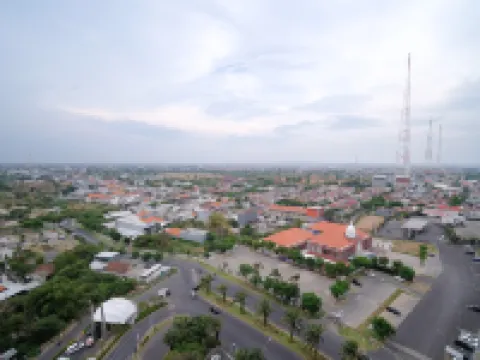 Modern and Homey Studio at Tanglin Supermall Mansion Apartment By Travelio Hotels in Sambikerep