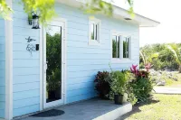 Charming 2bedroom cottage with AC, WiFi,Two-minute walk to beach.Island getaway! Hotels in 