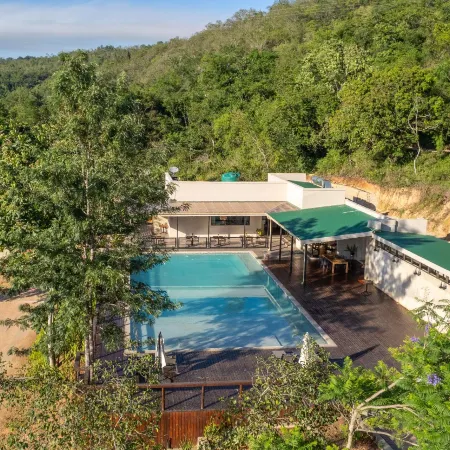 Bushbaby Valley Lodge