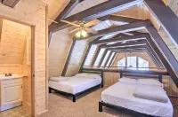 Spacious Duck Creek Village Cabin w/ Hot Tub! - acceptant les animaux