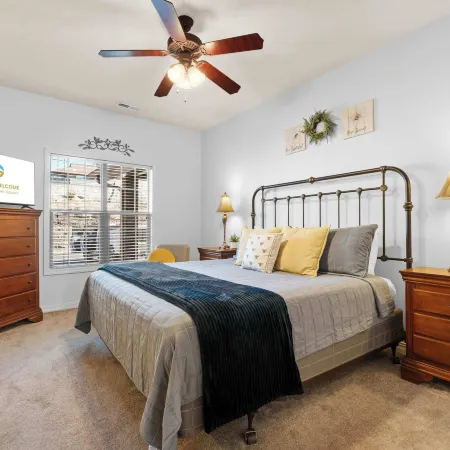 Honey Bee Inn w - Communal Amenities & More!