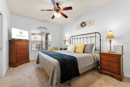 Honey Bee Inn w - Communal Amenities & More! - Parkplatz