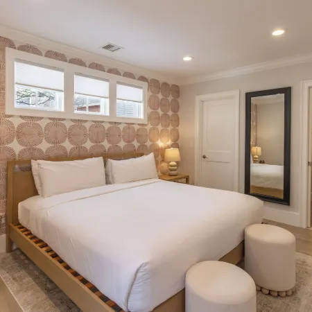 The Newport Lofts - 548 Thames Street
