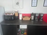 Howard Johnson by Wyndham Grande Prairie - breakfast