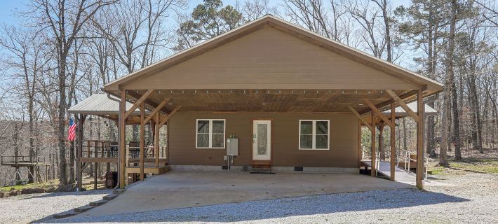 'Bullfrog Bluff' Mountain View Cabin w/ Deck! Hotels in Stone County