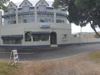 Sleepy Backpackers Hotels near Somerset Value Mart