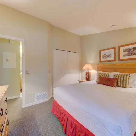 The Shores Cozy Lakeside Condo Unit 5705