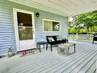 Lake Mushamush Cottage! Hotels in Lunenburg