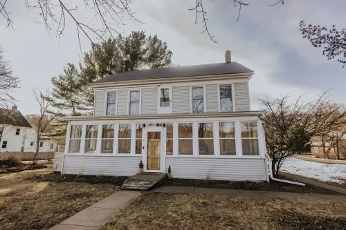 Riverside Historic Home Near Downtown, Wineries, Hiking