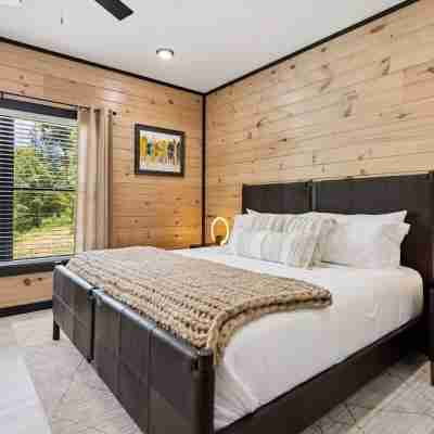 Villa De Luxe Cabin by Beyond Expectations With Pool Rooms