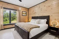 Villa De Luxe Cabin by Beyond Expectations With Pool - Condos