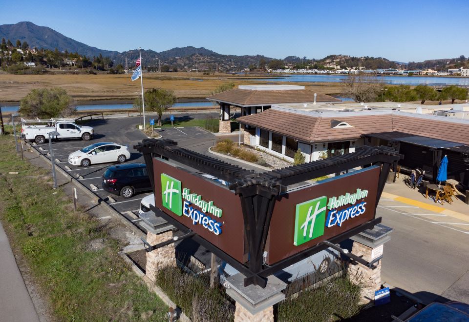 Holiday Inn Express Mill Valley San Francisco Area, an IHG Hotel - Housity