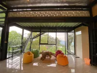 Villa Vive Trawas فنادق في بريجين