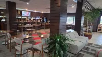FairBridge Inn And Suites Will Rogers Airport | Restaurant & Bar - bar