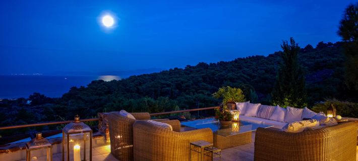 Villa Laurette Kratigos, Private Escape with Views Ξενοδοχεία στην πόλη Λέσβος