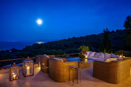 Villa Laurette Kratigos, Private Escape with Views - 3-Star