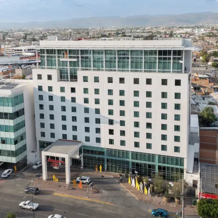 Hampton Inn by Hilton Leon Guanajuato Отели рядом с достопримечательностью «Павильон для мероприятий Mega Velaria Leon»