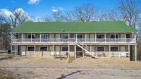 Trailhead Lodge - Homestays
