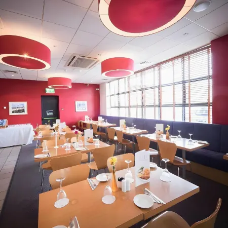 Travelodge Plus Galway Отели рядом с достопримечательностью «Испанская арка»
