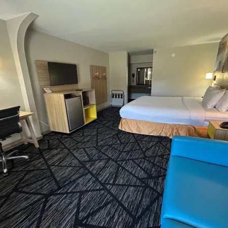 Days Inn & Suites by Wyndham Stockbridge South Atlanta