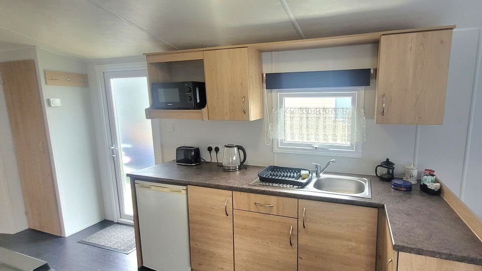 Stunning Holiday Home Beautiful Lakeside Views 15 Mins From Goodwood