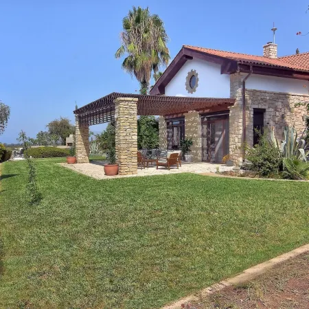 Incredible Large Villa In Paphos sleeps 14 Children Pool, Jacuzzi, Huge Garden