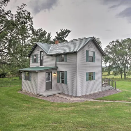 Pet-Friendly Spring Grove Home w/ Serene Yard!
